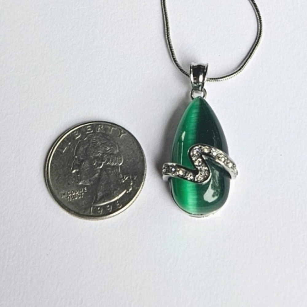Jade and Rhinestone Silver Necklace - Picture 4 of 12